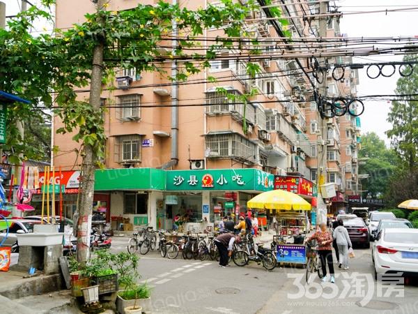 探访南京鼓楼区街头美食：油饼的独特魅力